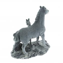 Статуэтка "Лошадь с жеребенком стоят" из мрамолита