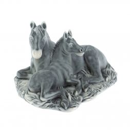 Статуэтка "Лошадь с жеребенком лежат" из мрамолита