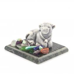 Статуэтка "Бык лежит" мрамолит змеевик