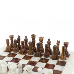 Каменные шахматы "Игрок" из белого мрамора и оникса 38х38 см