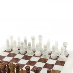 Каменные шахматы "Игрок" из белого мрамора и оникса 38х38 см