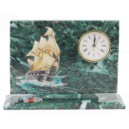 Часы настольные "Корабль" камень змеевик