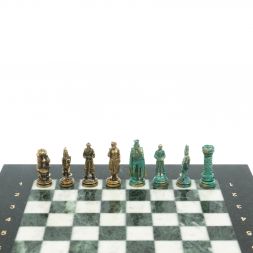Шахматы "Рыцари" фигуры бронза / патина 28х28 см из змеевика и мрамора