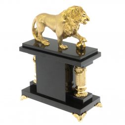 Часы "Лев с шаром" из малахита