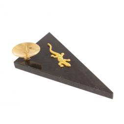 Подсвечник треугольник с ящерицей из черного змеевика 14х7,5х3 см
