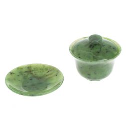 Гайвань из камня нефрит на блюдце