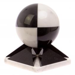 Шар 12,5 см на подставке из черного змеевика и мрамора