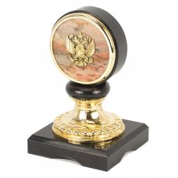 Настольная принадлежность подставка "Герб России" камень яшма долерит
