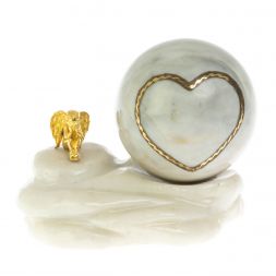 Композиция с шаром "Ангел и сердце" мрамор