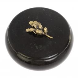 Шкатулка из черного змеевика "Желуди" 15х15х9 см