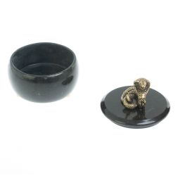 Шкатулка круглая "Кобра" из черного змеевика