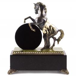 Часы со шкатулкой "Конь на дыбах" из бронзы и змеевика