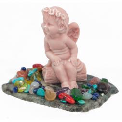 Сувенир "Ангел с венком сидит" из мрамолита