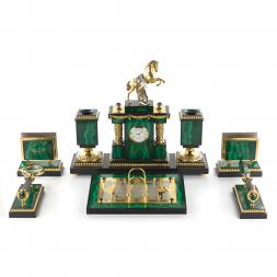 Настольный набор "Конь с попоной" из малахита Златоуст