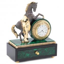 Декоративные часы из малахита "Конь на дыбах" с выдвижным ящиком