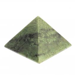 Пирамида из жадеита 3х3х2 см