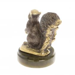 Статуэтка из бронзы "Белочка" на нефрите