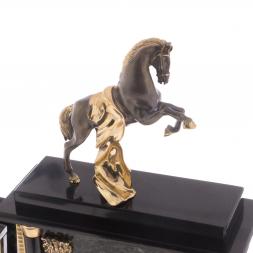 Письменный набор "Конь на дыбах" из змеевика