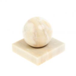 Шар 5 см на подставке из газганского мрамора 6х6х6,5 см