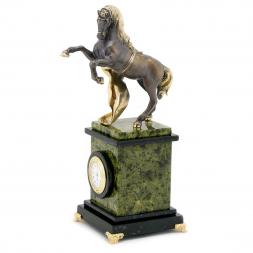 Настольные часы "Конь на дыбах" камень змеевик