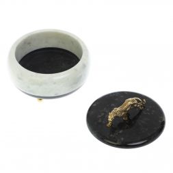 Шкатулка "Гепард" из белого мрамора и змеевика 15х15х12 см