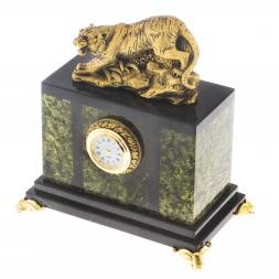 Часы "Тигр на охоте" камень змеевик