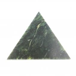 Пирамида из нефрита 8,5х8,5х6,5 см