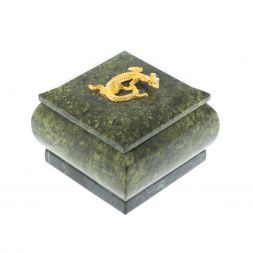 Шкатулка из баженовского змеевика с ящерицей 6,5х6,5х5,5 см