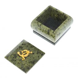 Шкатулка квадратная с ящерицей из змеевика 7,5х7,5х6,5 см