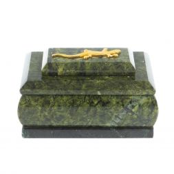 Шкатулка прямоугольная с ящерицей из змеевика 10,5х6,5х6 см